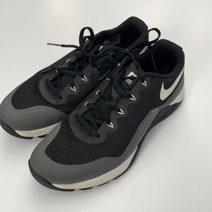 Nike women’s black‎ training running shoes 10